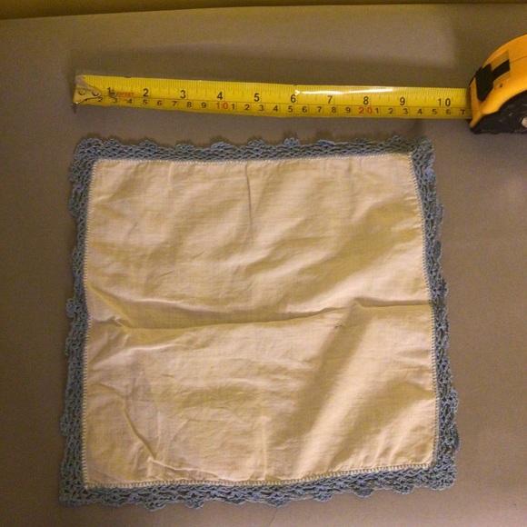 Vintage Bundle of White Laced Handkerchiefs - Picture 2 of 7